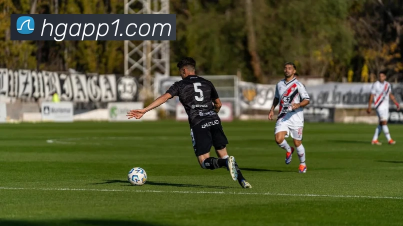 泰山队与年轻后卫彭啸续约至2030年底，共同展望美好未来